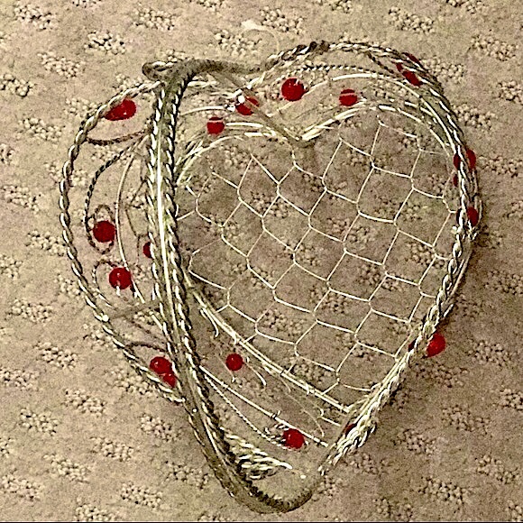 Vintage Heart Twisted Wire Basket with Red Hearts Home Accent Or Gift Basket - Picture 5 of 9